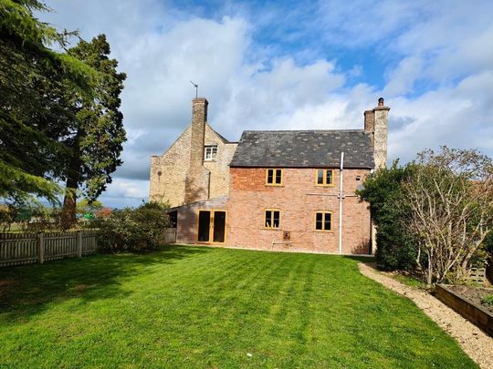 2 bedroom link detached house to rent - Photo 1
