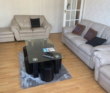 £1,600 PCM, Furnished Three Bedroom House with Enclosed Garden in A... - Photo 1