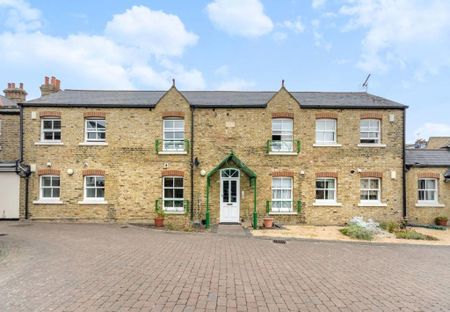 2 Bed Flat, Old Stables Yard, SW19 - Photo 4