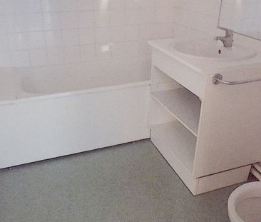 Location Appartement 1 pièce 15m² ST ETIENNE 42000 - Photo 2