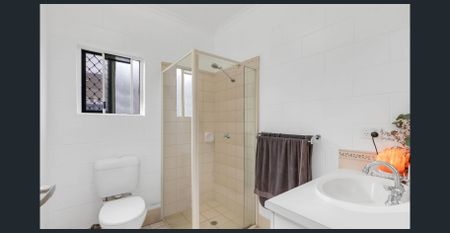 Duplex half, Pet Friendly! - Photo 3