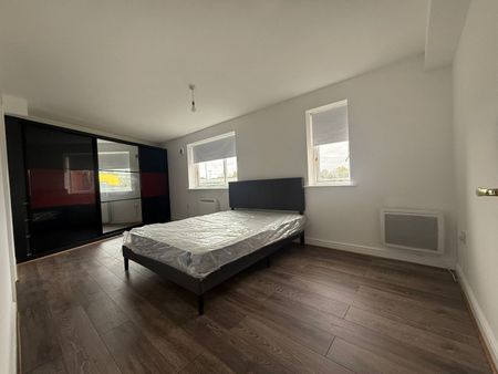 2 Bed Flat, Albatross Close, E6 - Photo 5