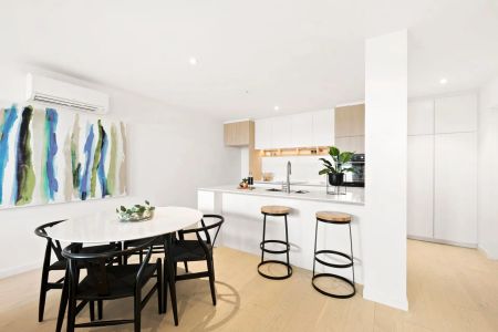 The ultimate combination of location and luxury - Photo 4
