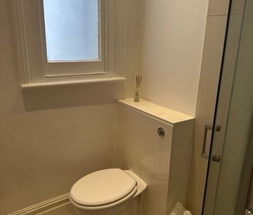Studio Flat, Birkbeck Road, W3 - Photo 2