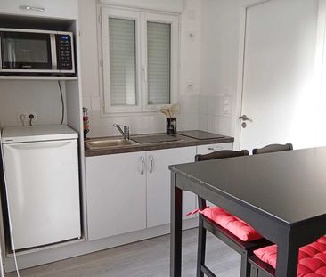 Location Appartement 1 pièce 18m² LA ROCHE SUR YON 85000 - Photo 2