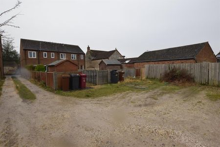 2 bedroom terraced house to rent - Photo 4