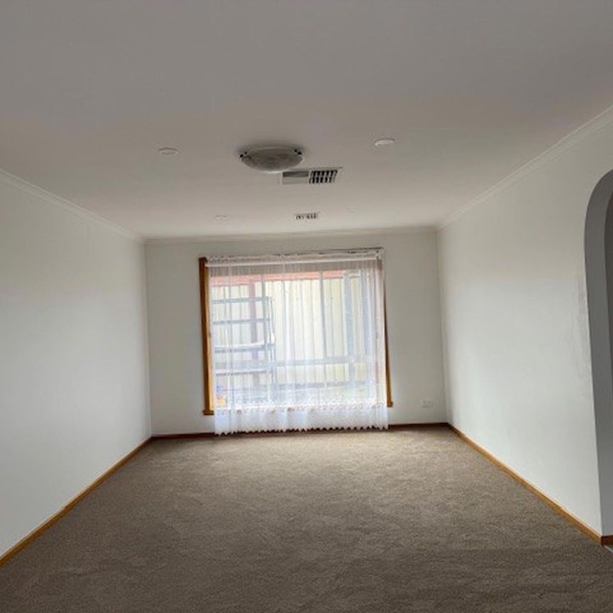 3 BEDROOM HOME + STUDY - Photo 1