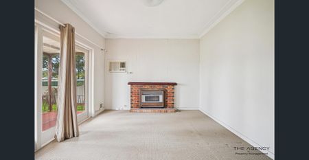 Classic Home with Expansive Outdoor Space - Photo 4