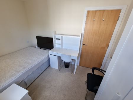 2 Bed Student Accommodation - Photo 3