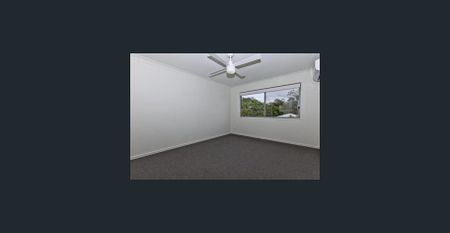 Modern townhouse in great location! - Photo 2