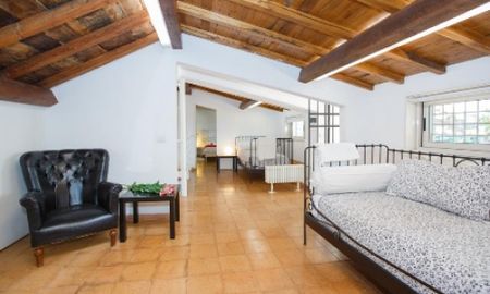 PIAZZA DEL POPOLO-VILLA: Modern, furnished 3 bedroom, 3 bath in private villa. Large terrace with views, spacious living, dining, kitchen. Sunny, silent. Ref 153 - Foto 3