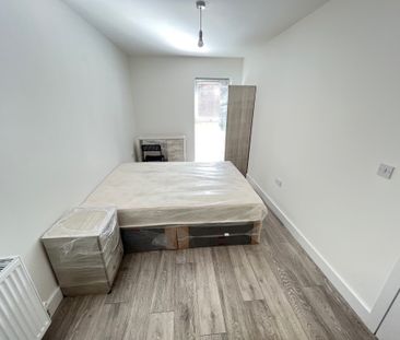 Modern 2-Bedroom, 2-Bathroom Student Apartment in Portswood, Southa... - Photo 4