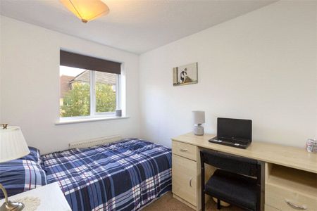 Nightingale Shott, Egham, Surrey, TW20 9SU - Photo 3