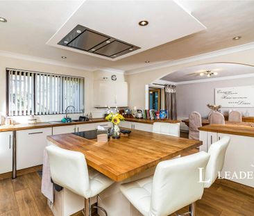 4 bedroom detached house to rent - Photo 6