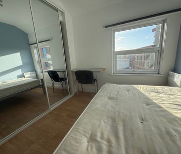 8 Bedroom Mid Terraced House - Photo 6