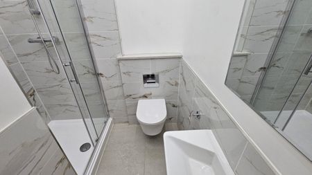 3 bed Semi-Detached - To Let - Photo 4