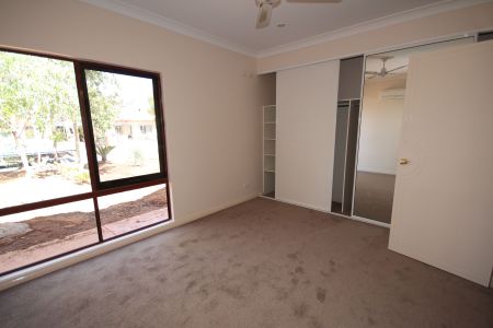 2/5 Warburton Street, 0870, East Side Nt - Photo 4