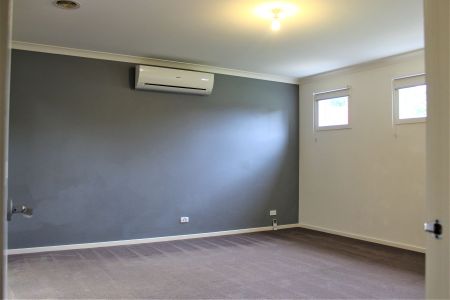 SPACIOUS FAMILY HOME!! - Photo 3