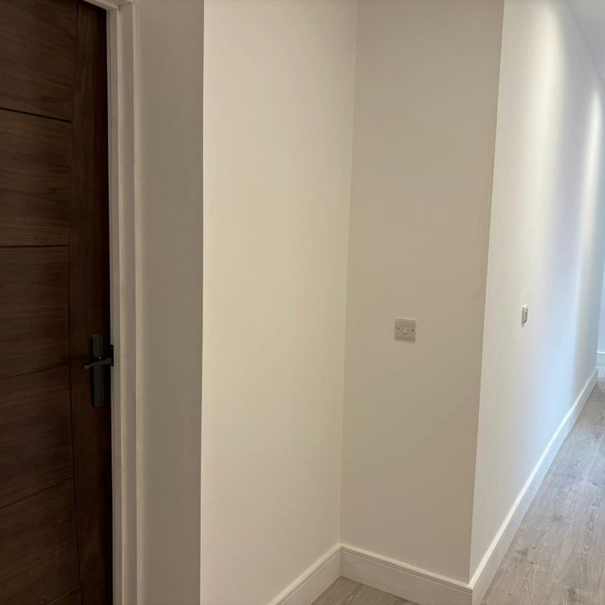 Flat to rent on - Photo 1