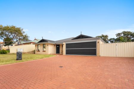 Spacious 4 bedroom Home in Settlers Hill! - Photo 5