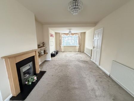 4 bedroom semi-detached house to rent - Photo 3
