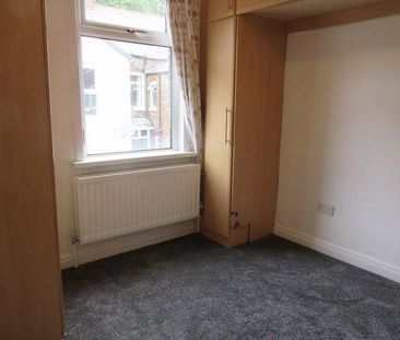 3 bedroom end of terrace house to rent - Photo 4