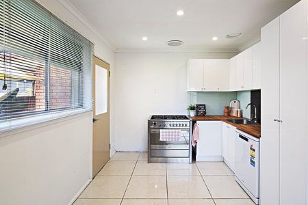 A Spacious Villa In The Perfect Spot - Photo 4