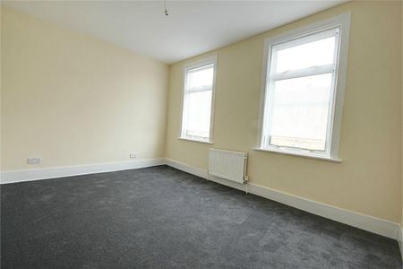 3 bedroom end of terrace house to rent - Photo 3