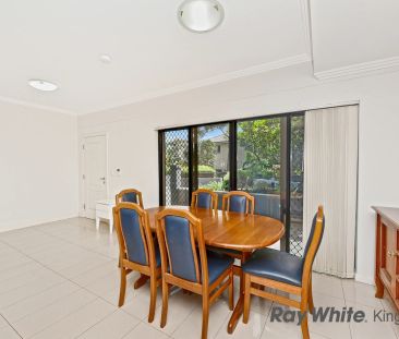Ultra Modern Four Bedroom Townhouse - Photo 5