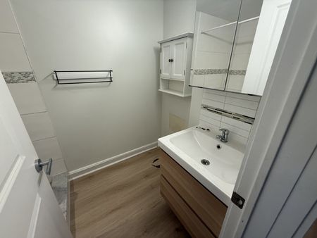 136 Holland Avenue - 5 - Photo 4
