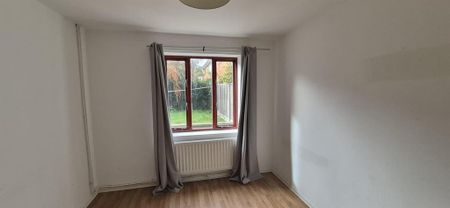 4 bedroom detached house to rent - Photo 3