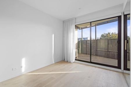 Bright Apartment in Great Location! - Photo 3