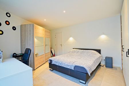 Duplex-appartement met 3 slaapkamers te huur in het centrum van Dendermonde - Photo 5
