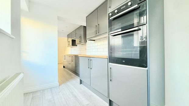 3 bedroom terraced house to rent - Photo 1