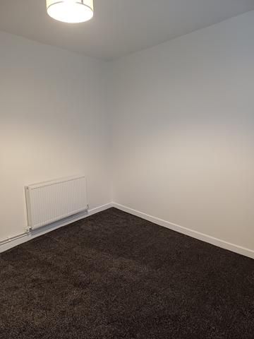 2 bedroom ground floor flat to rent - Photo 5