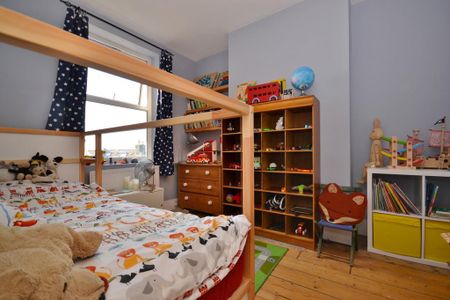 4 bedroom terraced house to rent - Photo 5