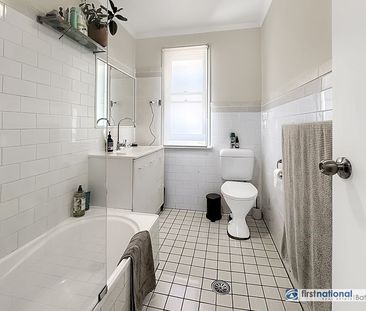 Modern Comfort in a Convenient West Bathurst Location - Photo 6