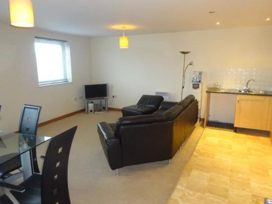 2 bedroom flat to rent - Photo 1
