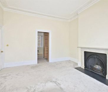 4 bedroom end of terrace house to rent - Photo 4