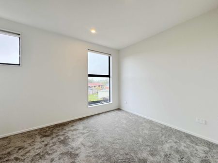 Brand-New Townhouse – Modern Style and Smart Design - Photo 2