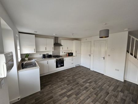 Peterborough - Photo 2