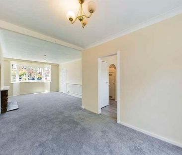 West Mead, Ruislip, HA4 - Photo 3