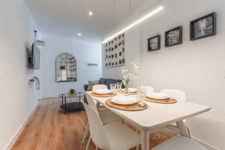 Bright room with balcony on Redondilla Street - Photo 4