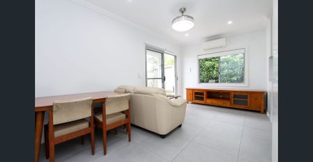 Modern And Spacious Rear Flat - Photo 3