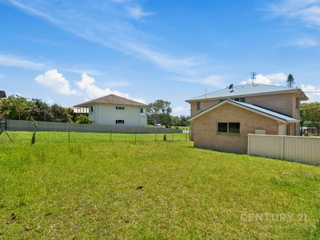 Coastal Living at Its Finest – 40 Sandys Beach Drive&comma; Sandy Beach&comma; NSW 2456 - Photo 2