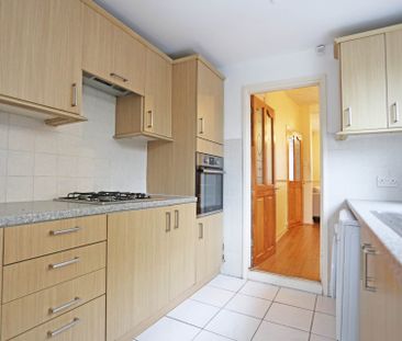 Price £1,950 pcm - Available Now - Part Furnished - Photo 6