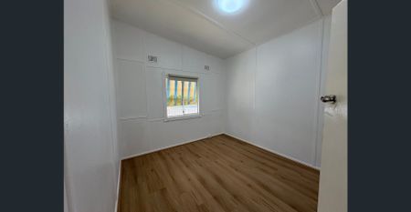 Beautifully 2-Bedroom Home - Short Walk to Terrigal Beach! - Photo 5