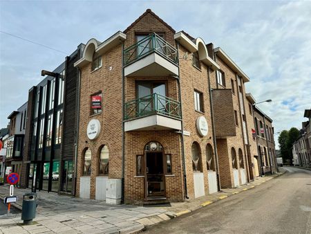 Zeer ruim, bemeubeld 2-slaapkamer gelegen op de eerste verdieping in het centrum van Maaseik, nabij de markt. - Foto 4