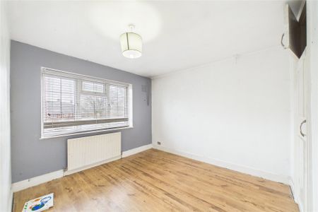 3 bedroom House in Meadow Way, Bracknell - Photo 2