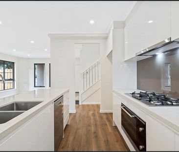 Modern Family Living in a Quiet Court Location - Photo 5